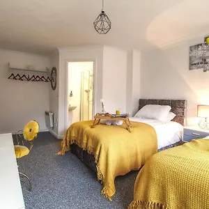 4 Dbl Beds, Modern Apartment, Free Parking And Home-from-home , Wakefield United Kingdom